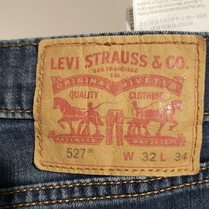 32X34 Levi's slim fit booty cut jeans